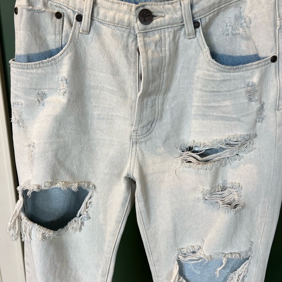 1 teaspoon very distressed, crop denim size 28. - Picture 4 of 8